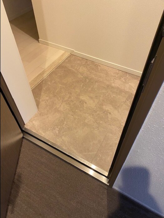 玄関　同マンション別部屋：参考写真