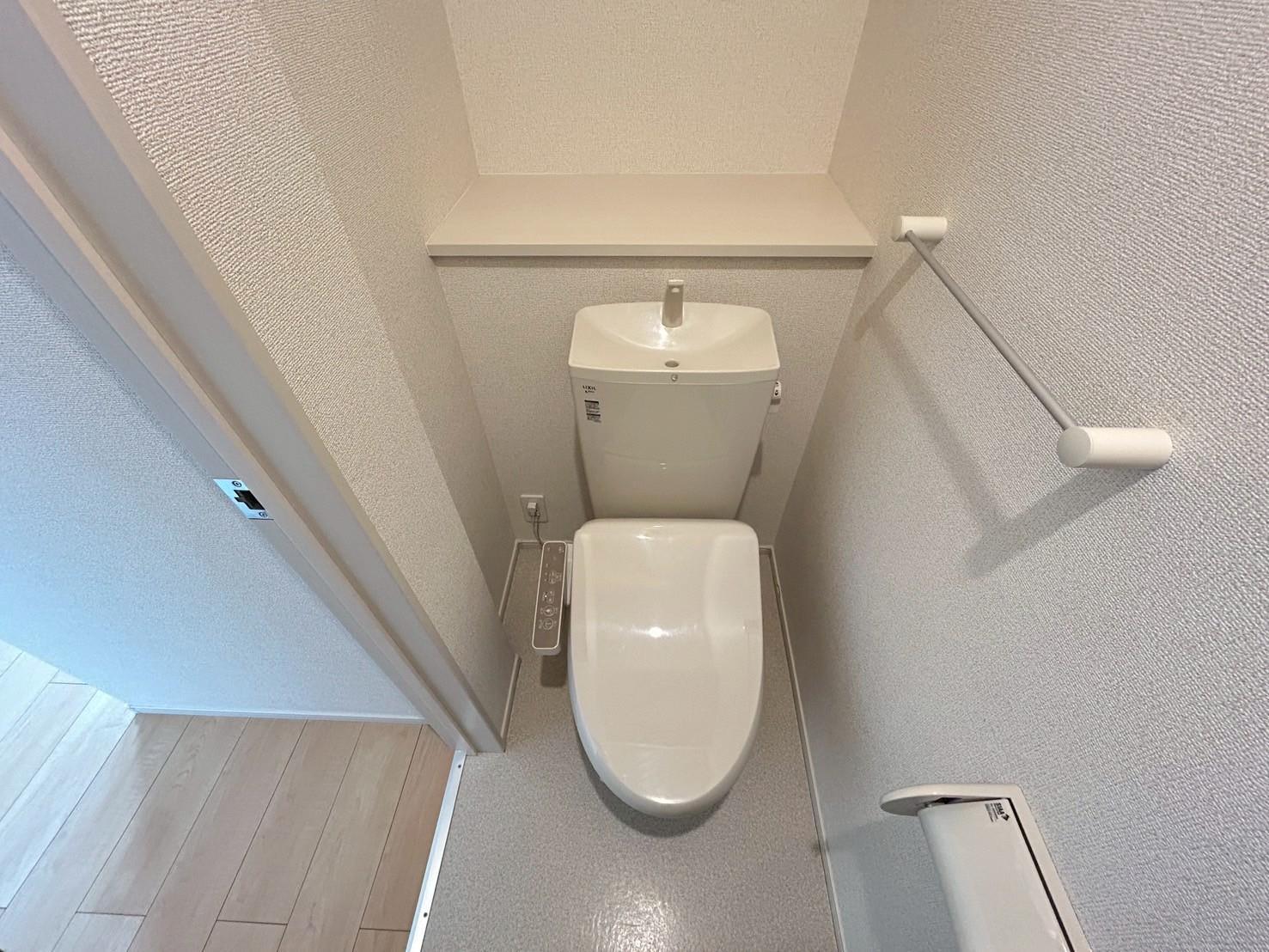 トイレ　温水洗浄付暖房便座トイレ