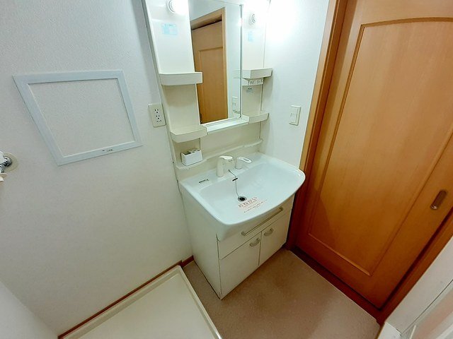 洗面設備　ゆったりとスペースのある洗面所