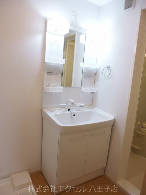 洗面設備　独立洗面台完備です。