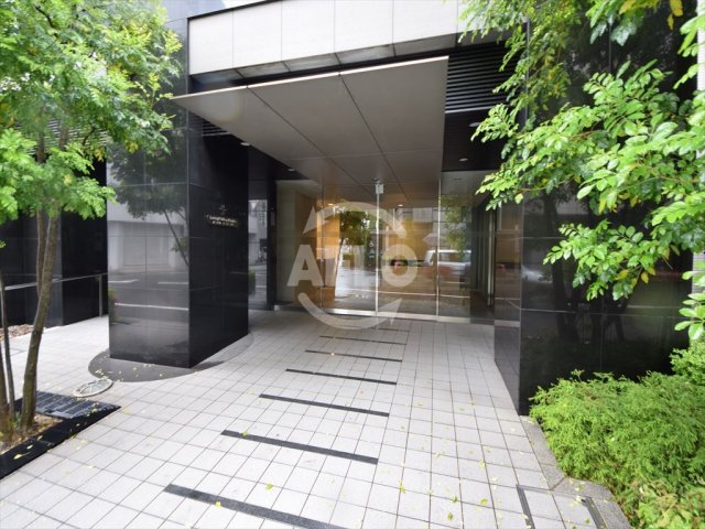 エントランス　ルーセントオーデン難波　間口の広いエントランス