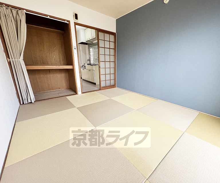 居室・リビング　床が綺麗なお部屋です