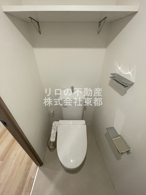 トイレ　白基調で清潔感のあるトイレです♪