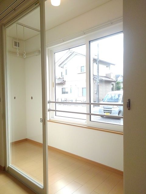 バルコニー　こちらサンルームになります