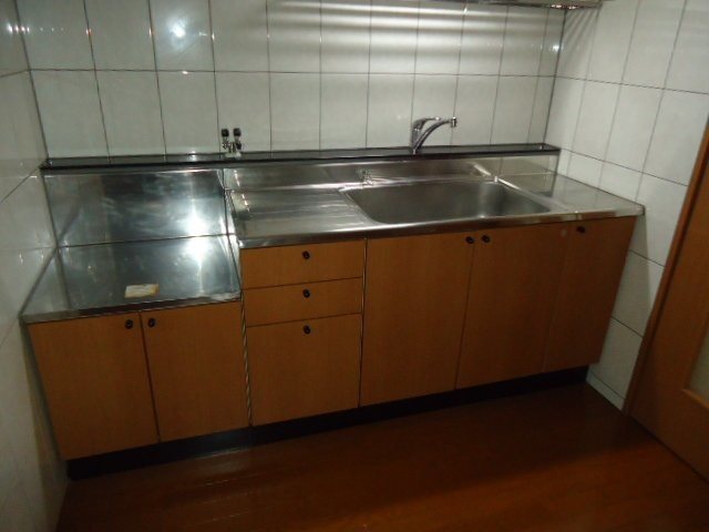 キッチン　キッチンスペースも広々