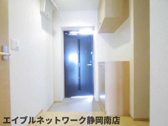 玄関　落ち着いた玄関です