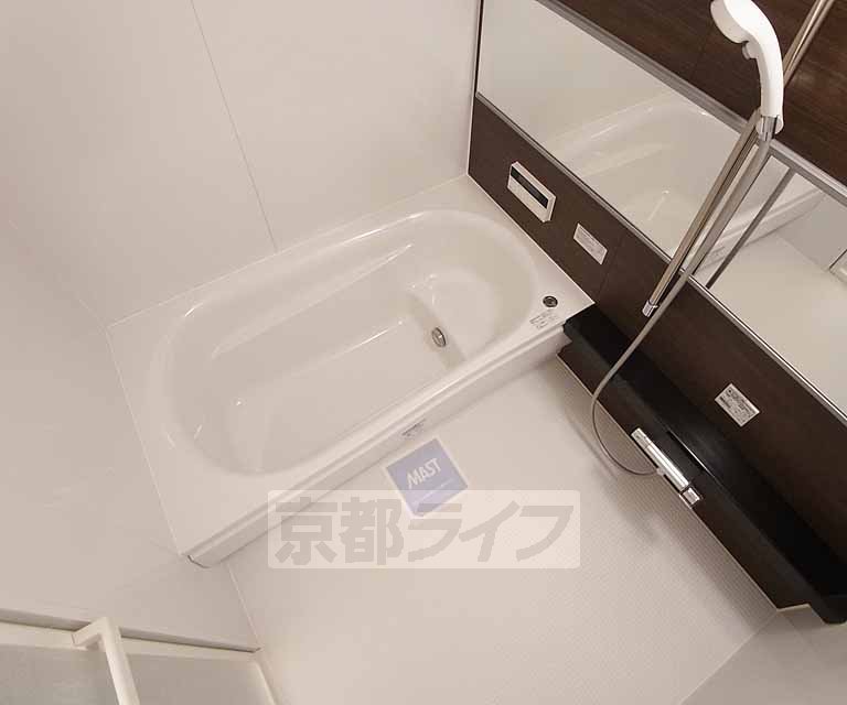 バス・シャワールーム　ゆったりできる広い浴槽。