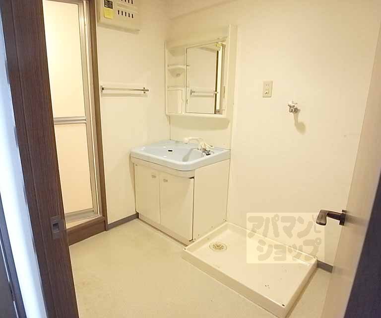 洗面設備　脱衣場。シャンプードレッサー。