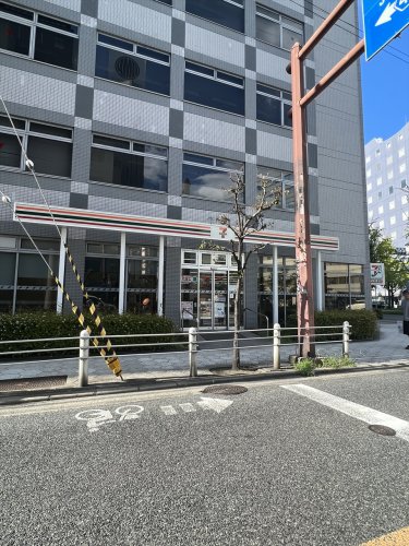 コンビニ　セブンイレブン 大阪靱本町2丁目店（コンビニ）まで122m
