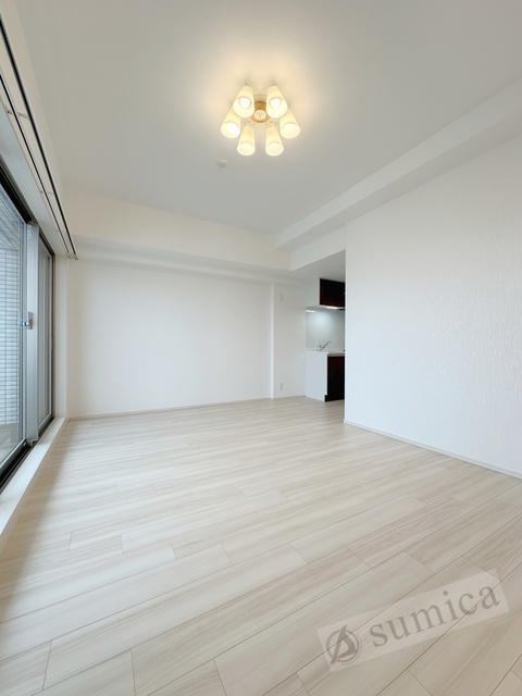 居室・リビング　同施工写真です　階数により内装色が異なります