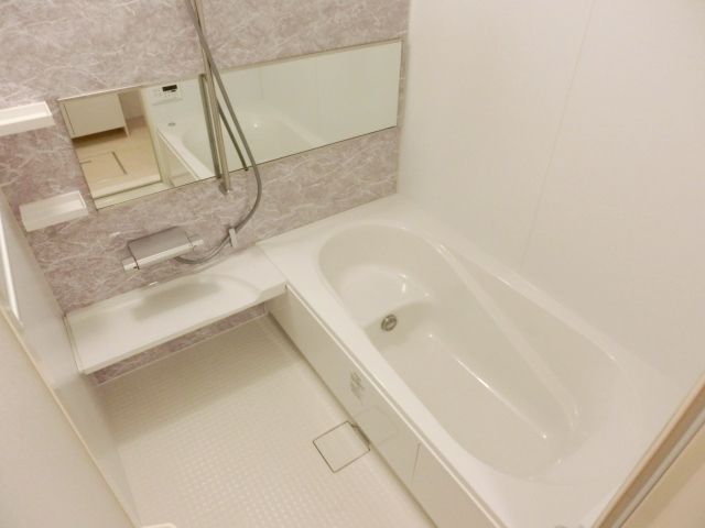 バス・シャワールーム　足を延ばせる広々１坪バス