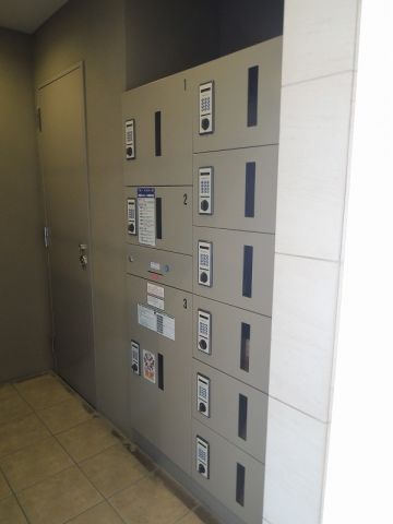 その他設備　宅配BOX付で荷物の受け取りもラクラク。