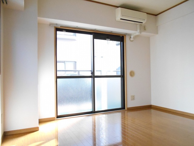 居室・リビング　※写真は101号室のものです