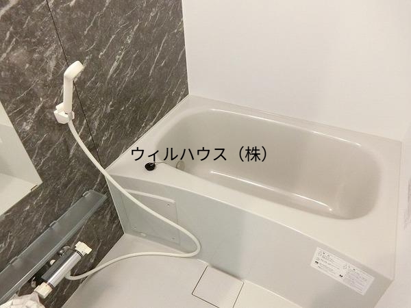 バス・シャワールーム　浴室乾燥機、追い焚き機能付きバス！