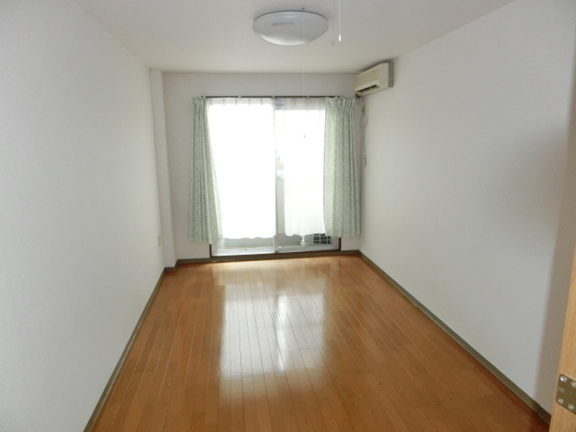 居室・リビング　広々８帖