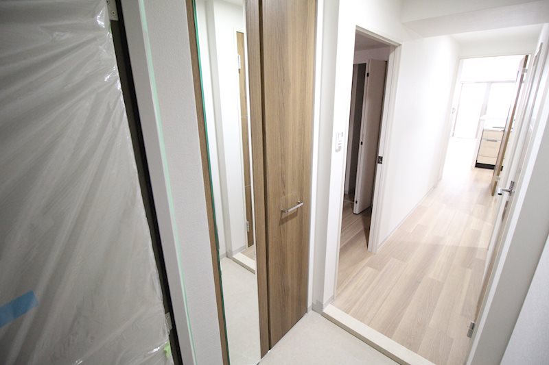 玄関　姿見付きシューズクローゼット