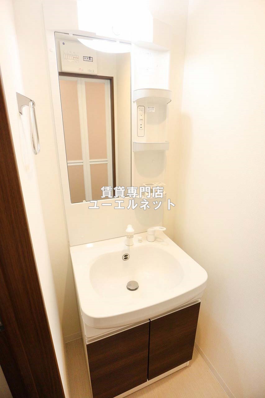 洗面設備　清潔感ある独立洗面台で毎日気持ちよく♪