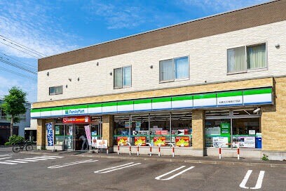 コンビニ　ファミリーマート札幌北22条西5丁目店（コンビニ）まで271m