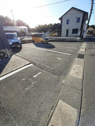 駐車場　駐車場に車を止められます