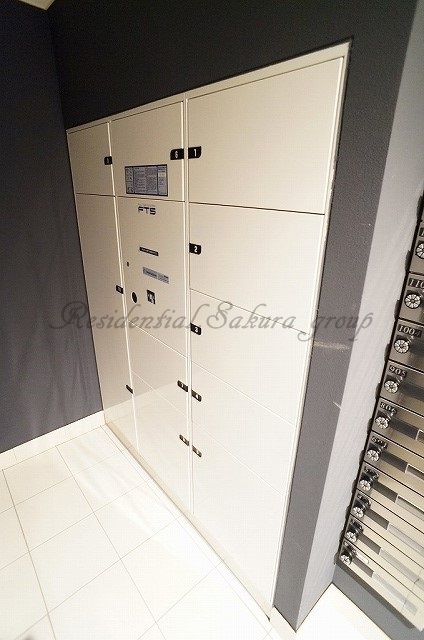 その他共有部分　外出の多い方でも安心の宅配ボックス付き♪