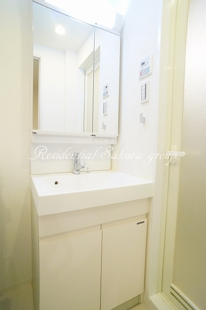 洗面設備　身支度に欠かせない独立洗面台♪