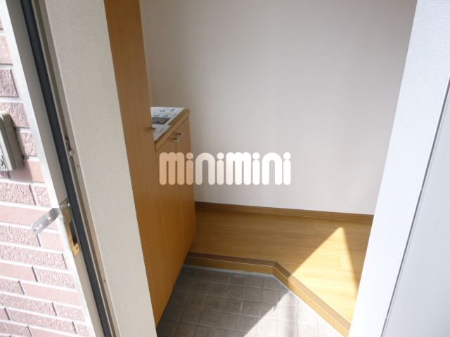 玄関　玄関には、大きな靴箱も完備