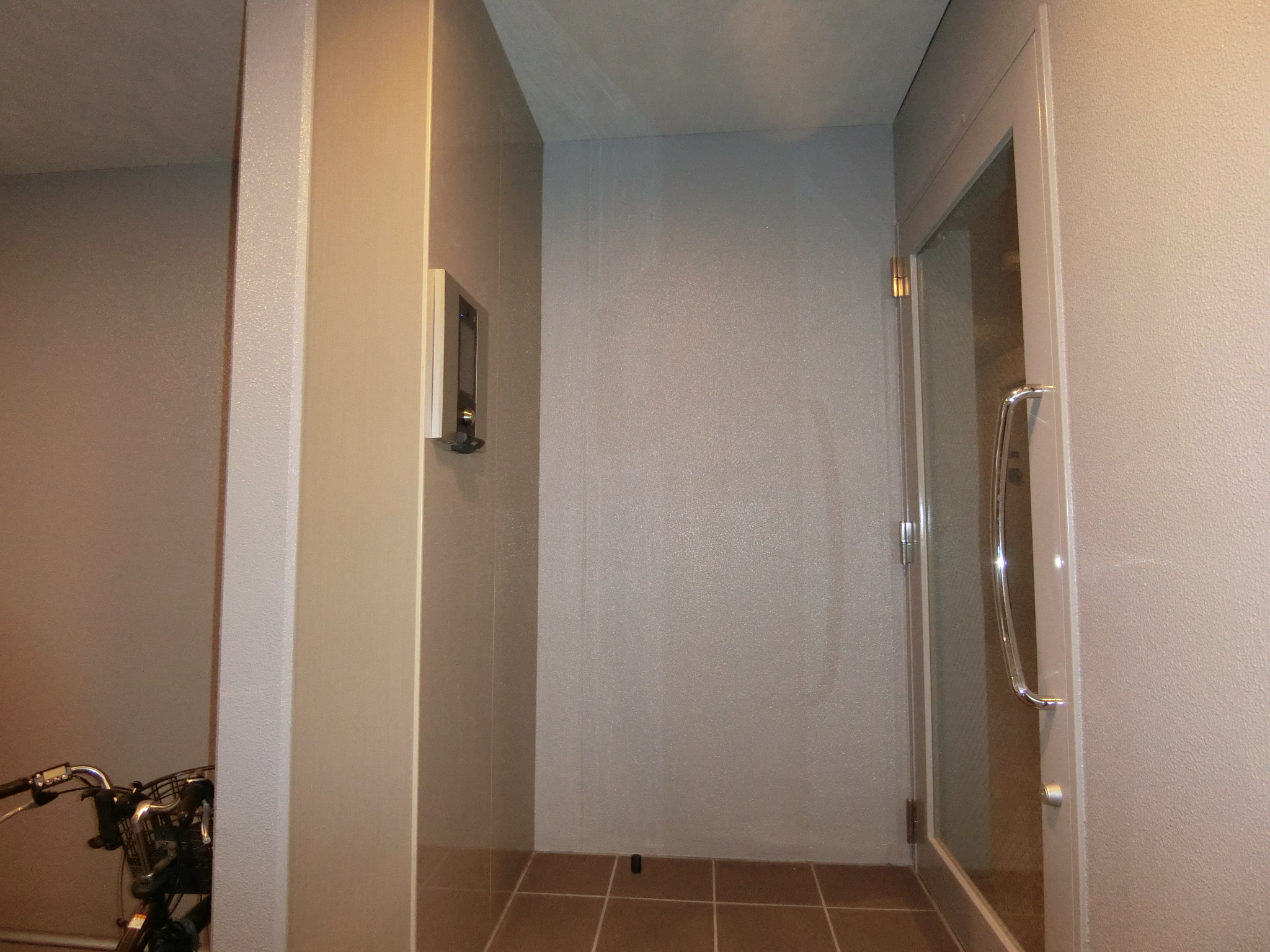 エントランス　オートロック・宅配ボックス完備