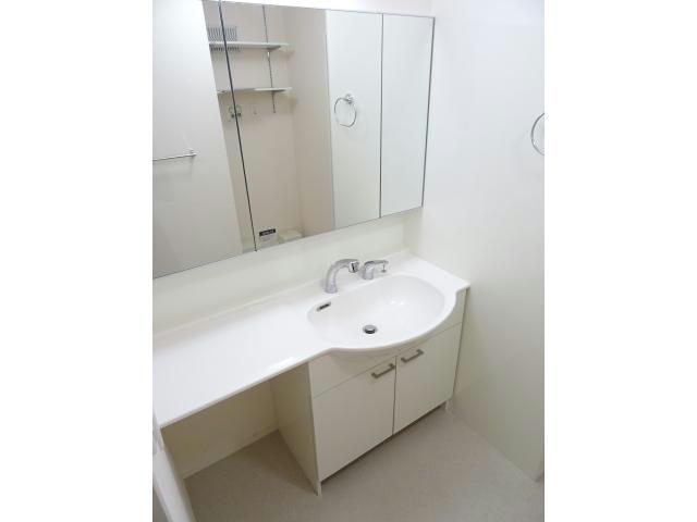 洗面設備　シャワー付独立洗面台