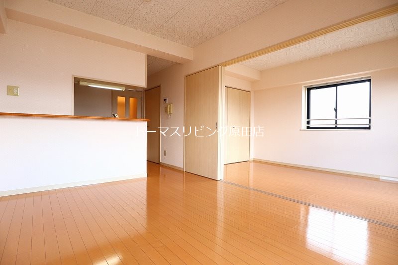 居室・リビング　301号室写真