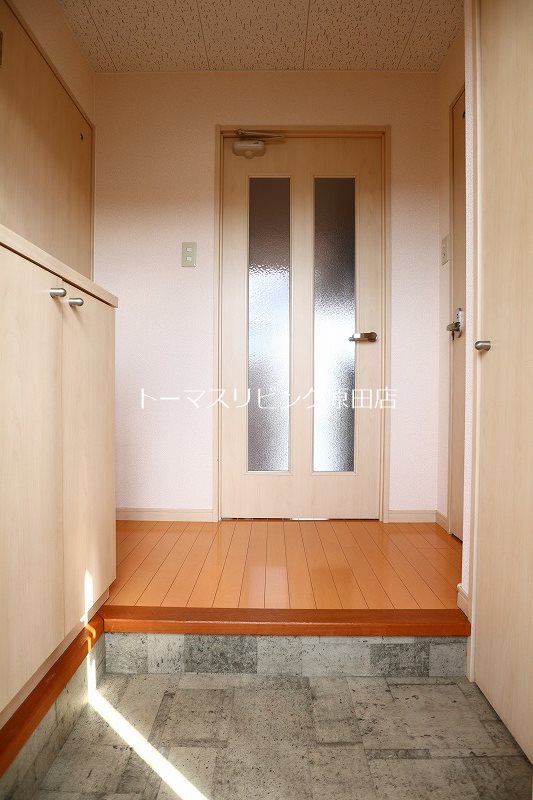 玄関　301号室写真