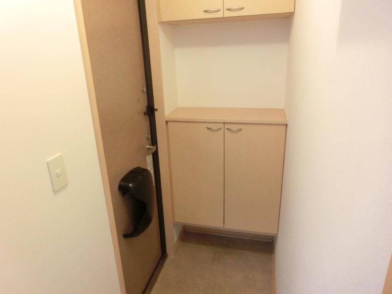 玄関　同タイプの写真です。