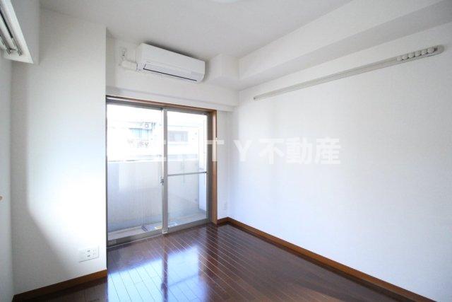 居室・リビング　こちらのリビングで趣味の時間をお楽しみください