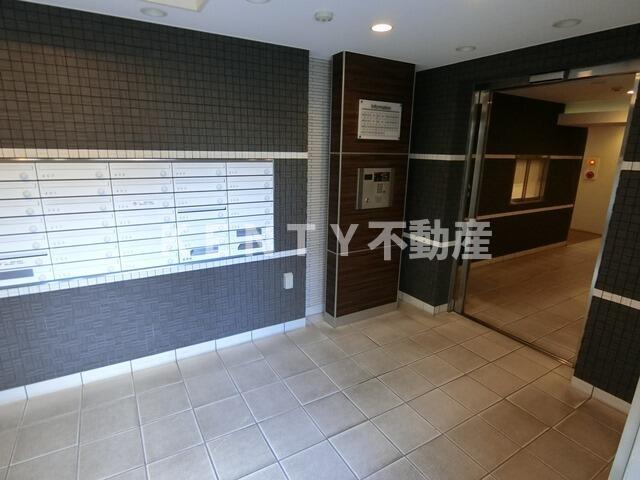 エントランス　ゆとりのあるエントランスです