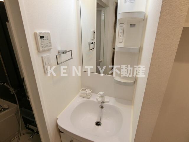 洗面設備　スペースが確保できる洗面所です