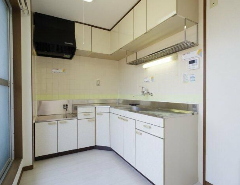 キッチン　コンパクトなキッチンで掃除もラクラク