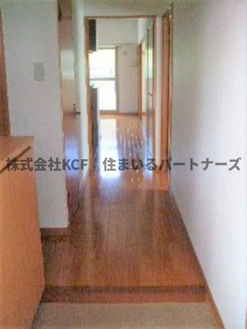 キッチン　収納もある玄関です