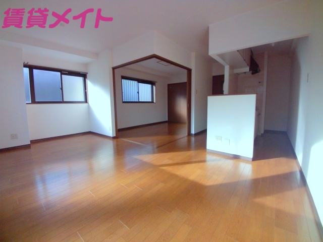 居室・リビング　居室・リビング同一物件の別部屋の写真です