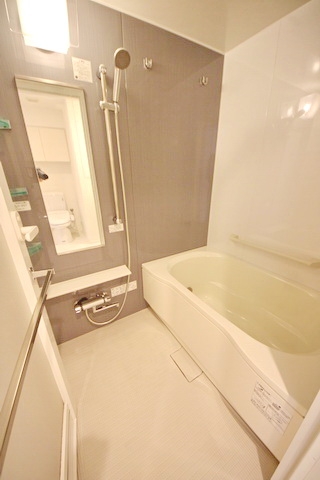 バス・シャワールーム　浴室乾燥機付き♪