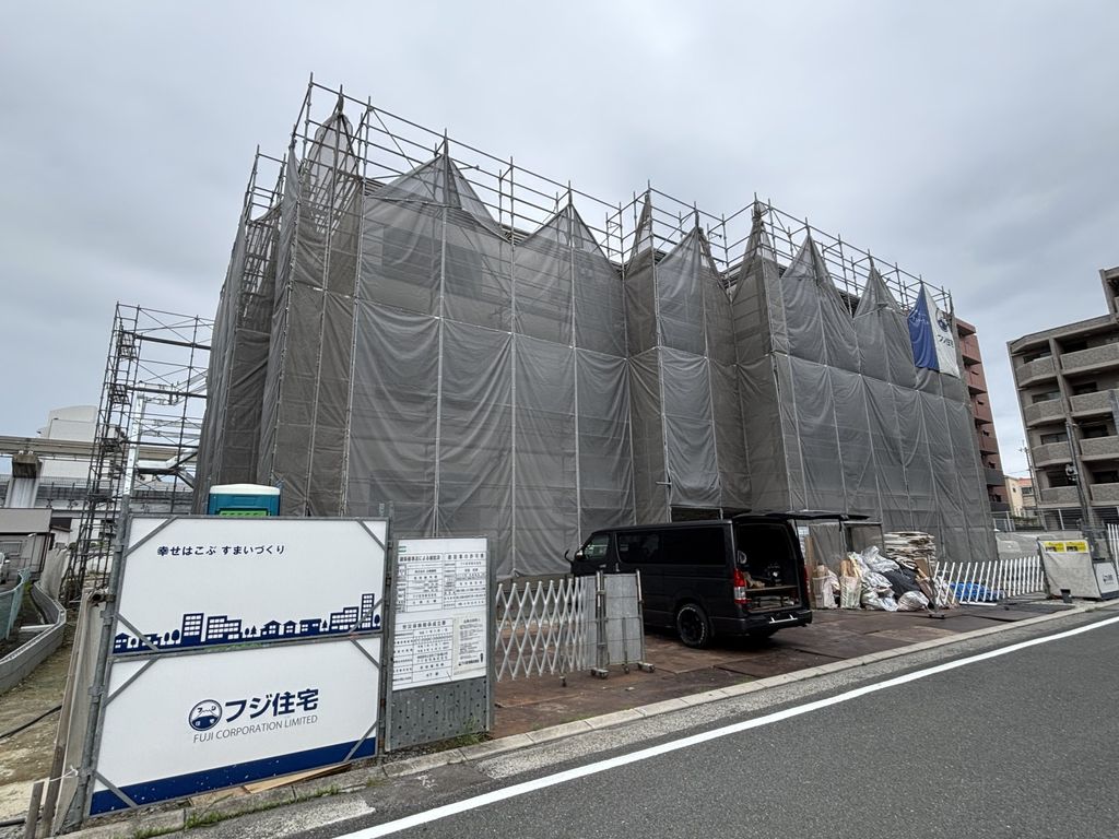 建物外観　駐車場