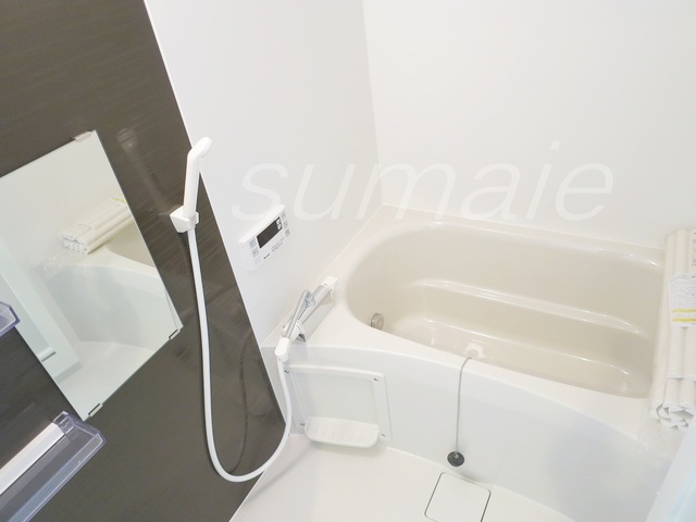 バス・シャワールーム　追い焚き、浴室乾燥機付きの浴室です★