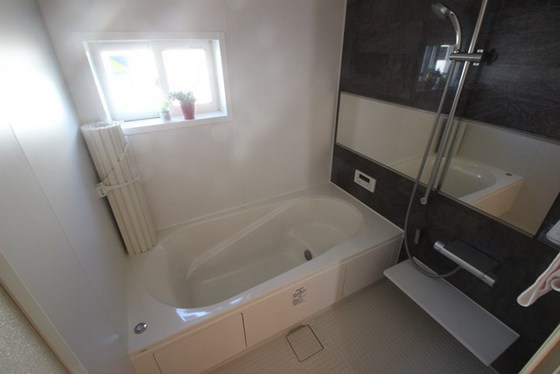 バス・シャワールーム　※別部屋の写真です