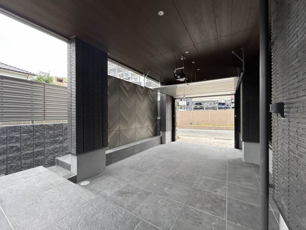 バルコニー　ガレージ