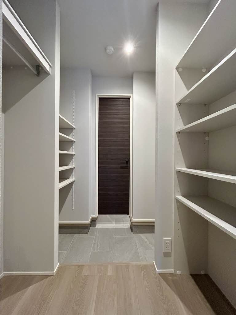 収納　８．７帖洋室　ＷＩＣ