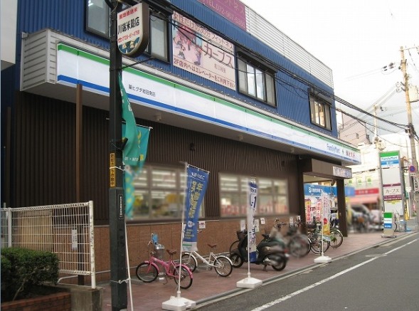 コンビニ　ファミリーマート 薬ヒグチ岩田南店（コンビニ）まで635m