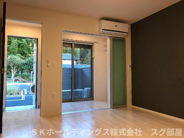 居室・リビング　室内