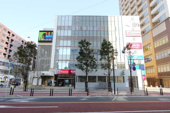 スーパー　フードスクエアカスミ本八幡店（スーパー）まで108m