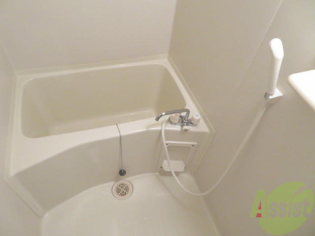 バス・シャワールーム　お風呂はこんな感じです。シンプルでとても使いやすそうです