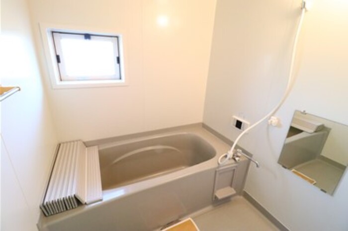 バス・シャワールーム　ゆったり過ごせるお風呂です