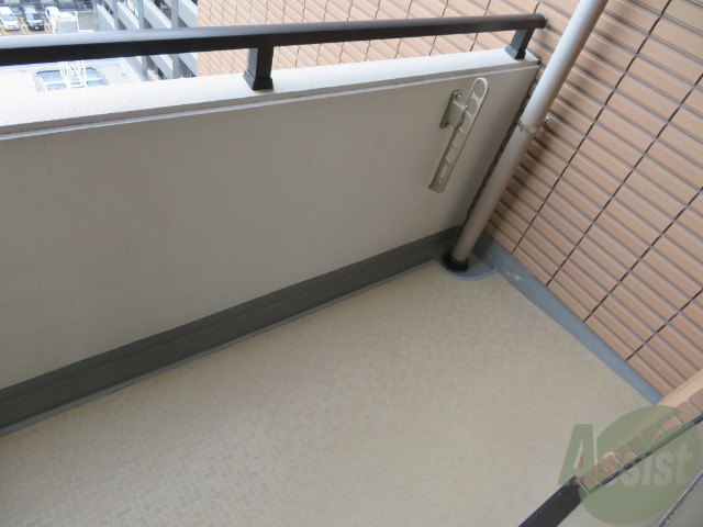 バルコニー　バルコニーは幅があり、広い印象を受けました。
