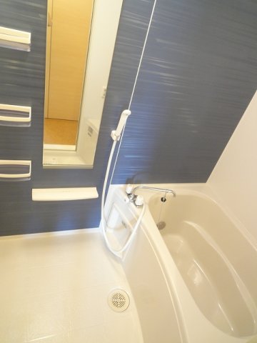 バス・シャワールーム　落ち着いた空間のお風呂です